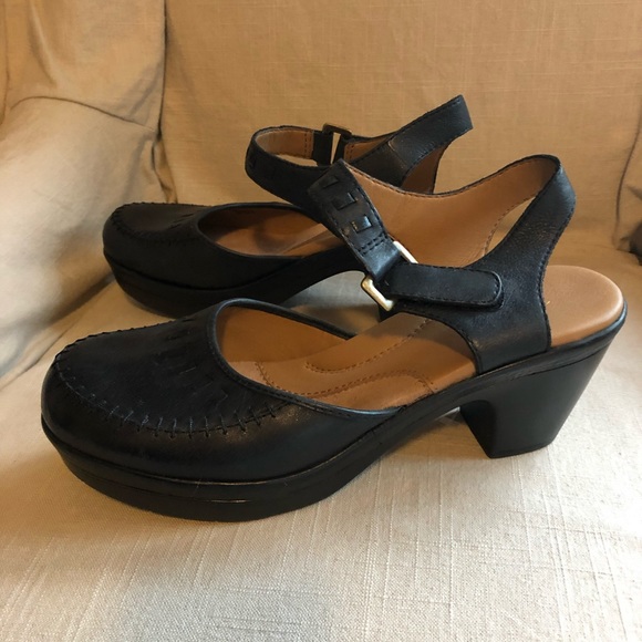 easy spirit black clogs